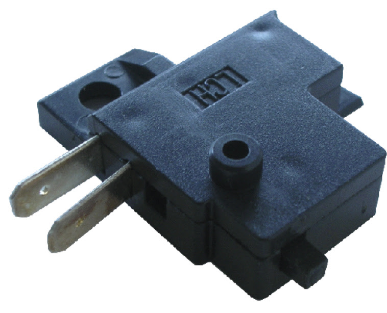 Interrupteur de stop poignée droite Kawasaki GPZ550/1100 – 1981 à 1989 – Marque SGR – Réf. 27010-1056